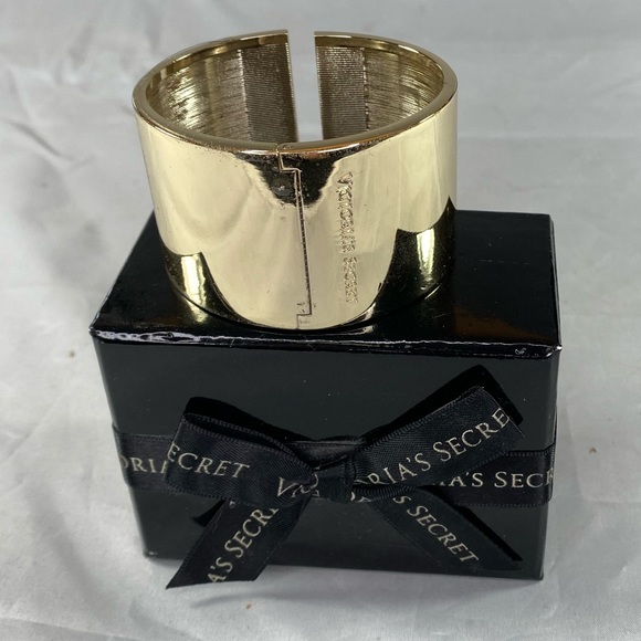 NWT VICTORIA’S SECRET | Hinged Bangle Bracelet Gold Tone - Picture 6 of 11
